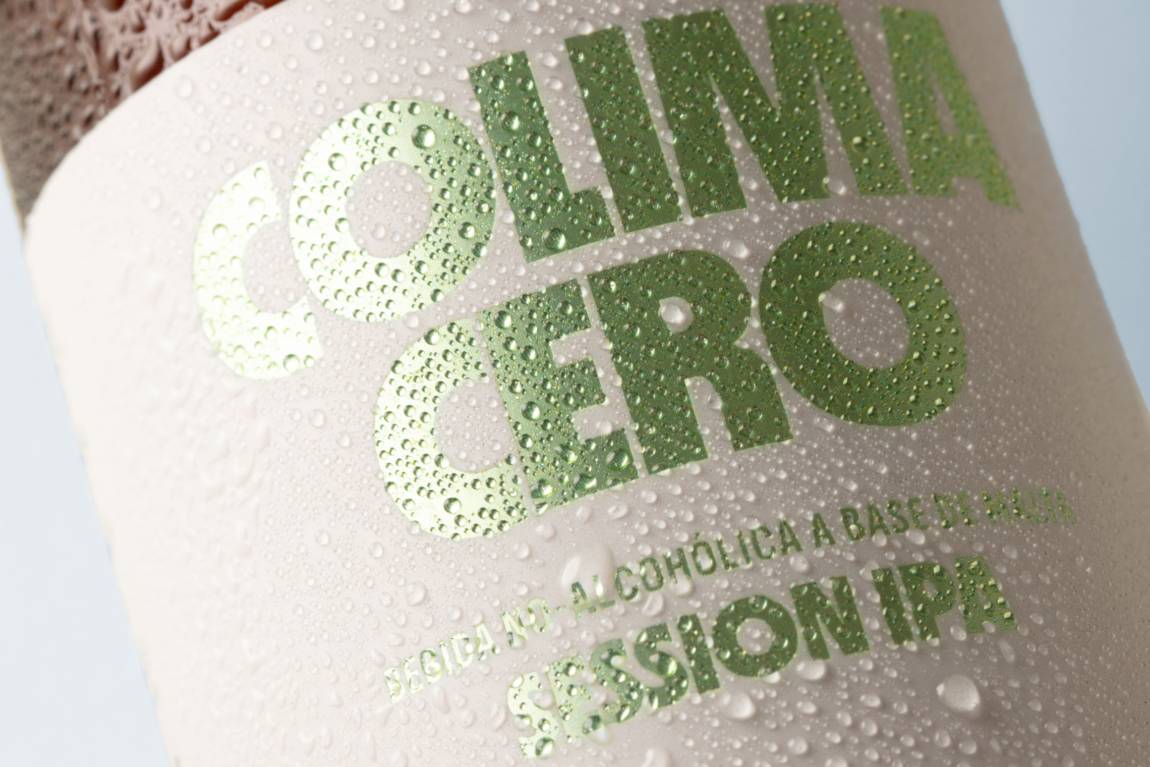 Close-up product shot of Colima Cero Session IPA with metallic label.