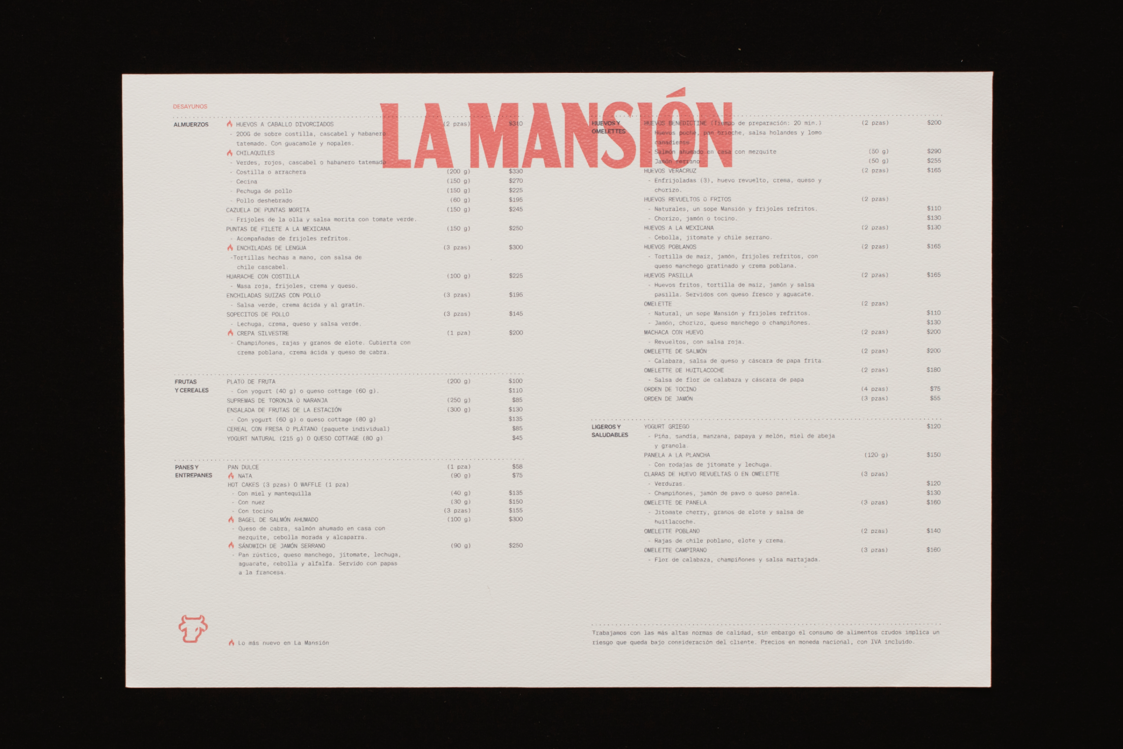 Menú tipo mantel de La Mansión con logotipo en rojo sobre fondo claro y diseño editorial.