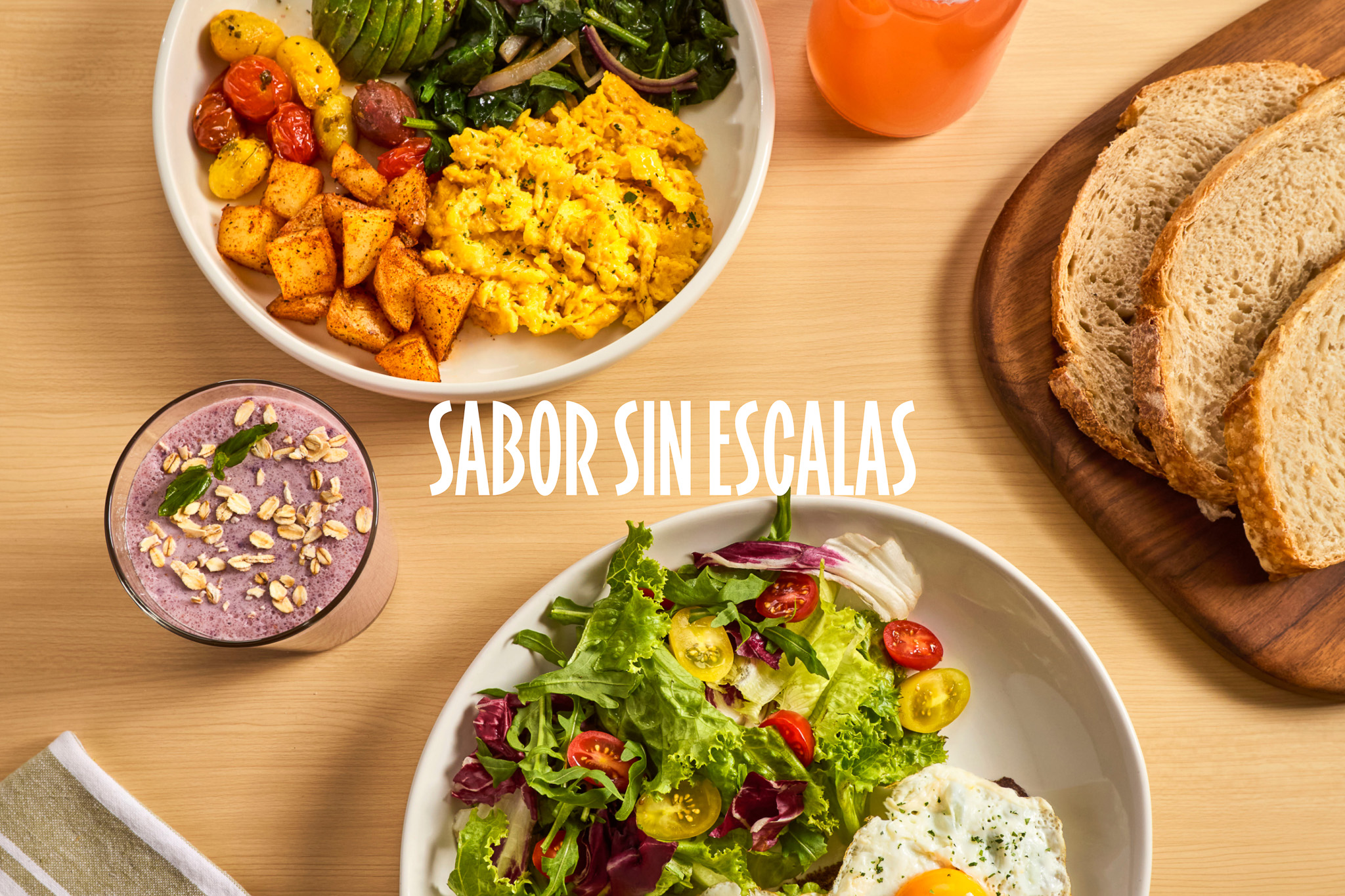 Original photo showing a composition of fresh food, juices, and smoothie with the slogan “Sabor sin escalas” at the center.